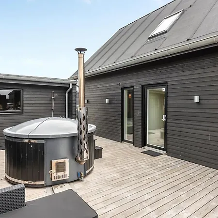 Сasa de vacaciones Three-bedroom In Romo *