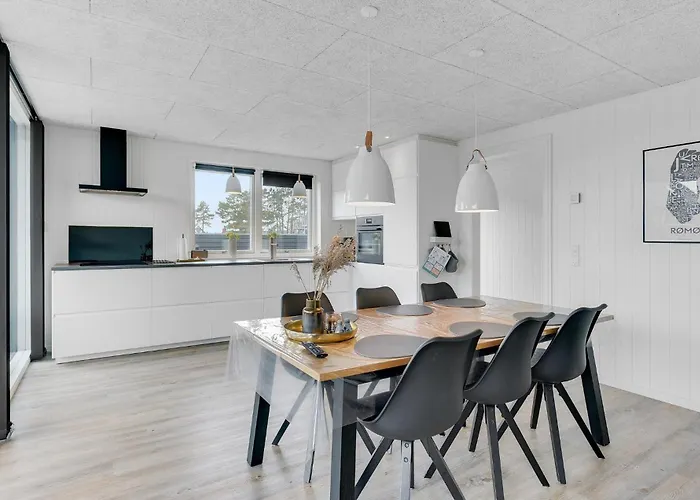 بيت للعطل Three-bedroom In *